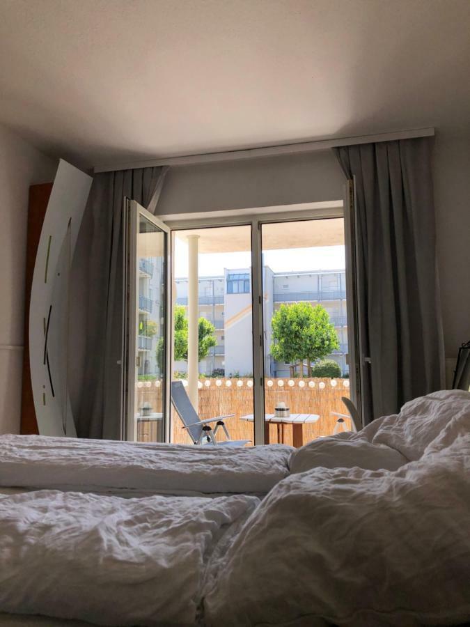 Parkplatz und Balkon - Burberg`s Heimathafen in Wiesbaden Exterior foto