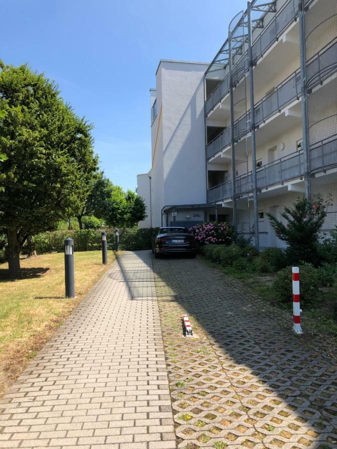 Parkplatz und Balkon - Burberg`s Heimathafen in Wiesbaden Exterior foto