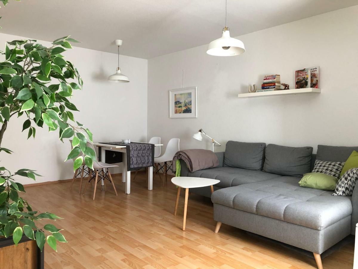 Parkplatz und Balkon - Burberg`s Heimathafen in Wiesbaden Exterior foto